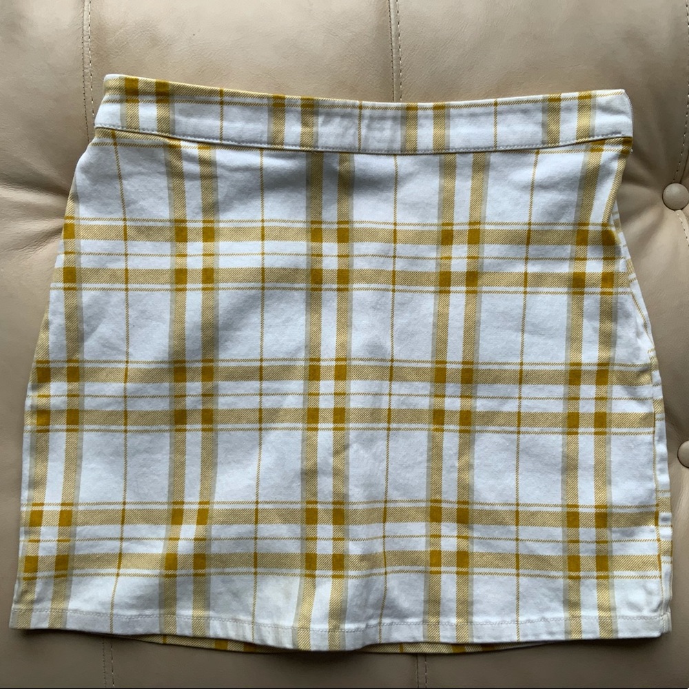 plaid skirt 💛